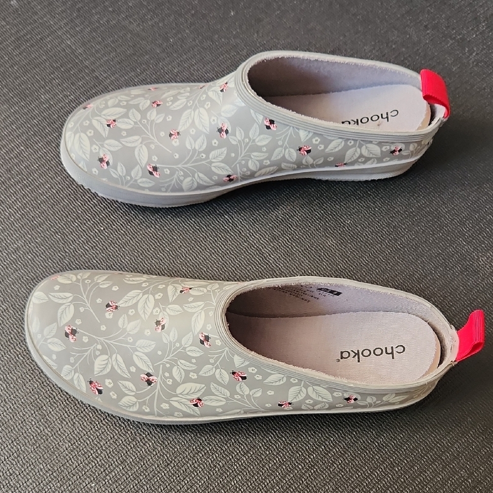 Chooka Women's Rubber Gray Garden Clogs With  Plants And Ladybugs - Picture 2 of 5